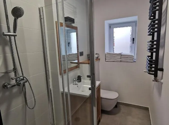 아파트 Black&white 옐레니아구라